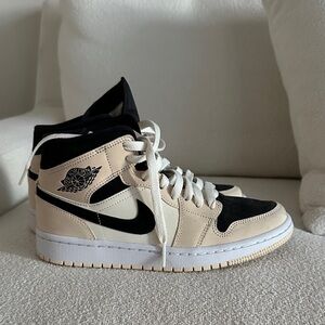 Nike Women's Sneakers Black and Cream